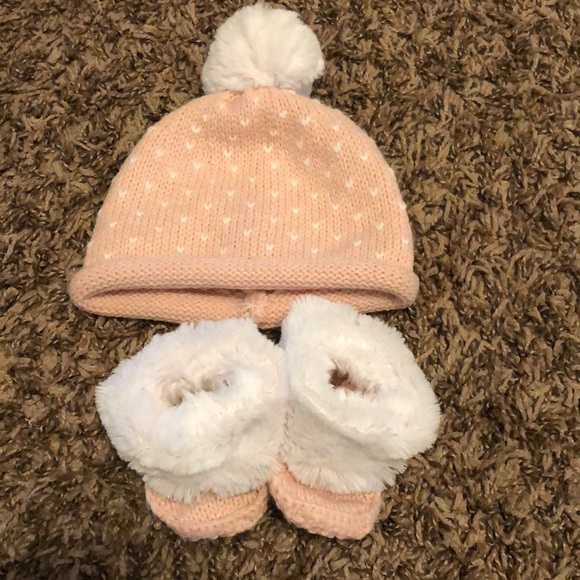 3-6 Months Girls Beanie and Bootie Set - Picture 1 of 4